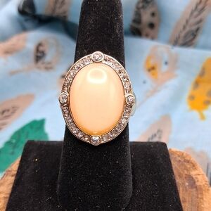 Elegant Goldtone and Cream Gemstone Ring Sz 8